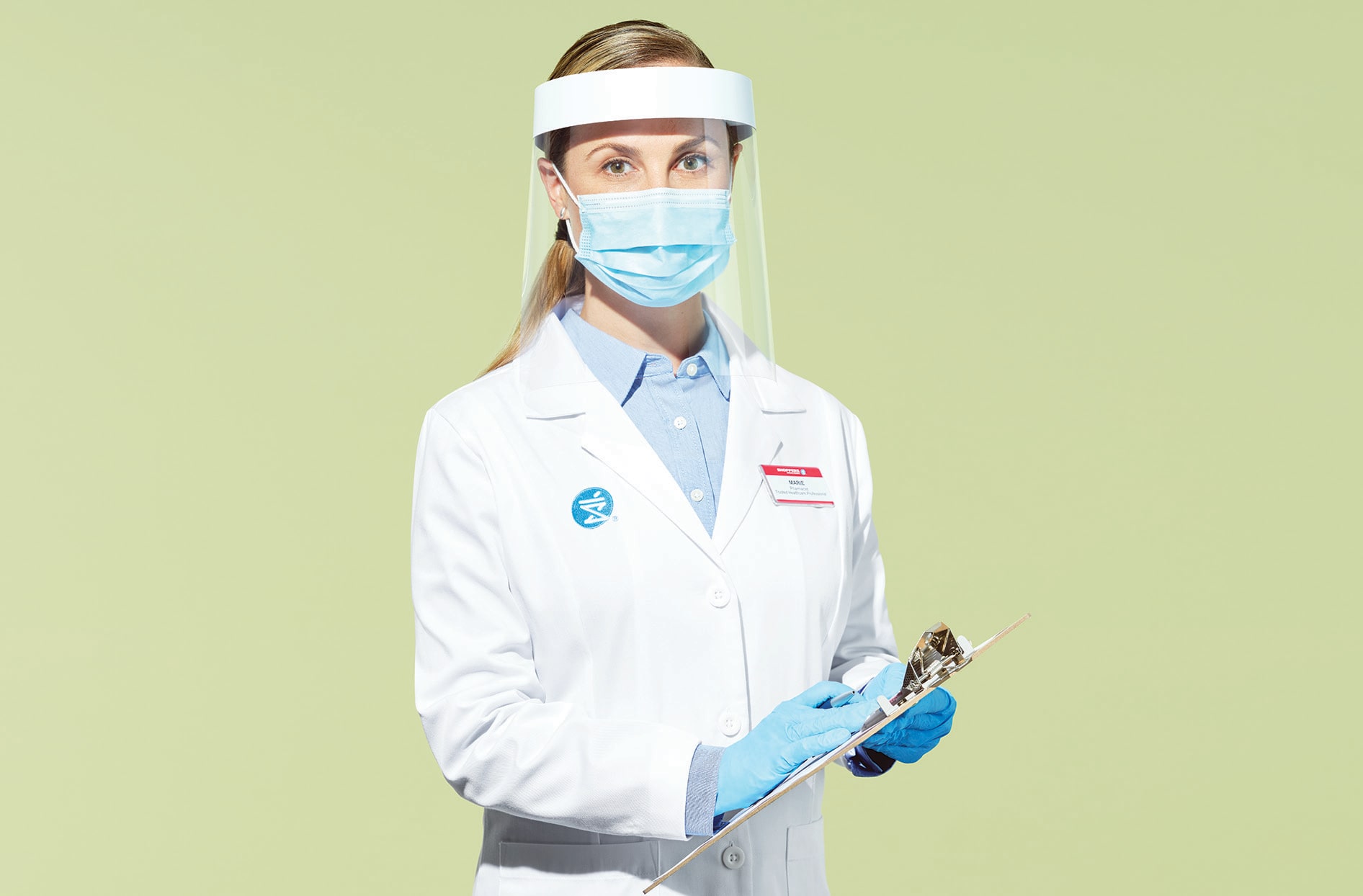 A Shoppers Drug Mart pharmacist wearing a mask, face shield and gloves 